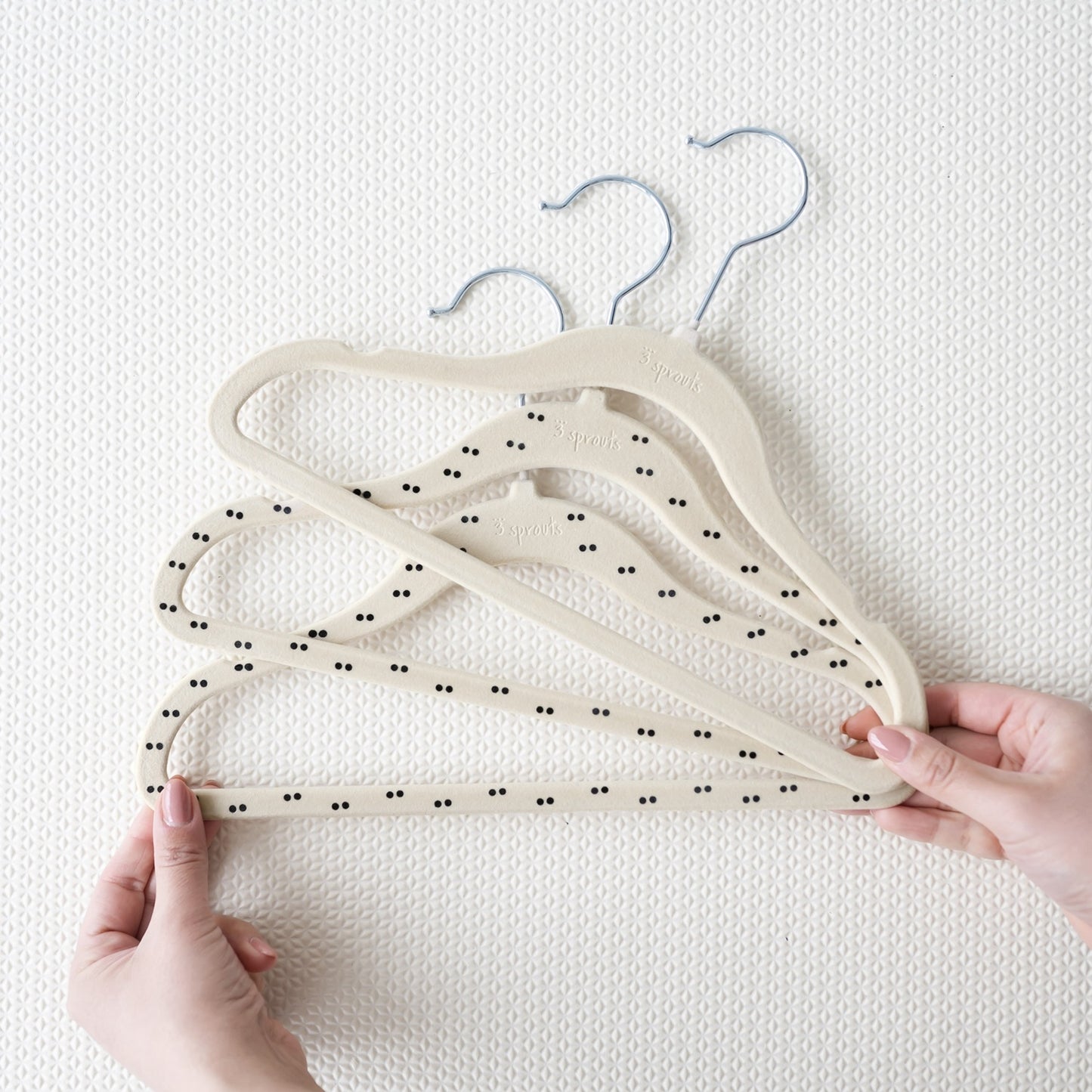 double dot & beige velvet non-slip hangers