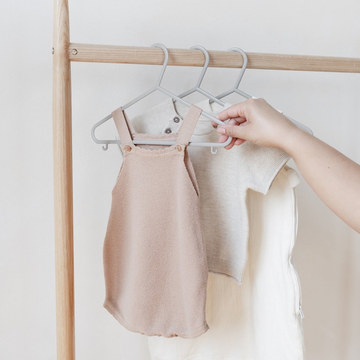grey wheat straw hangers (30 per set)