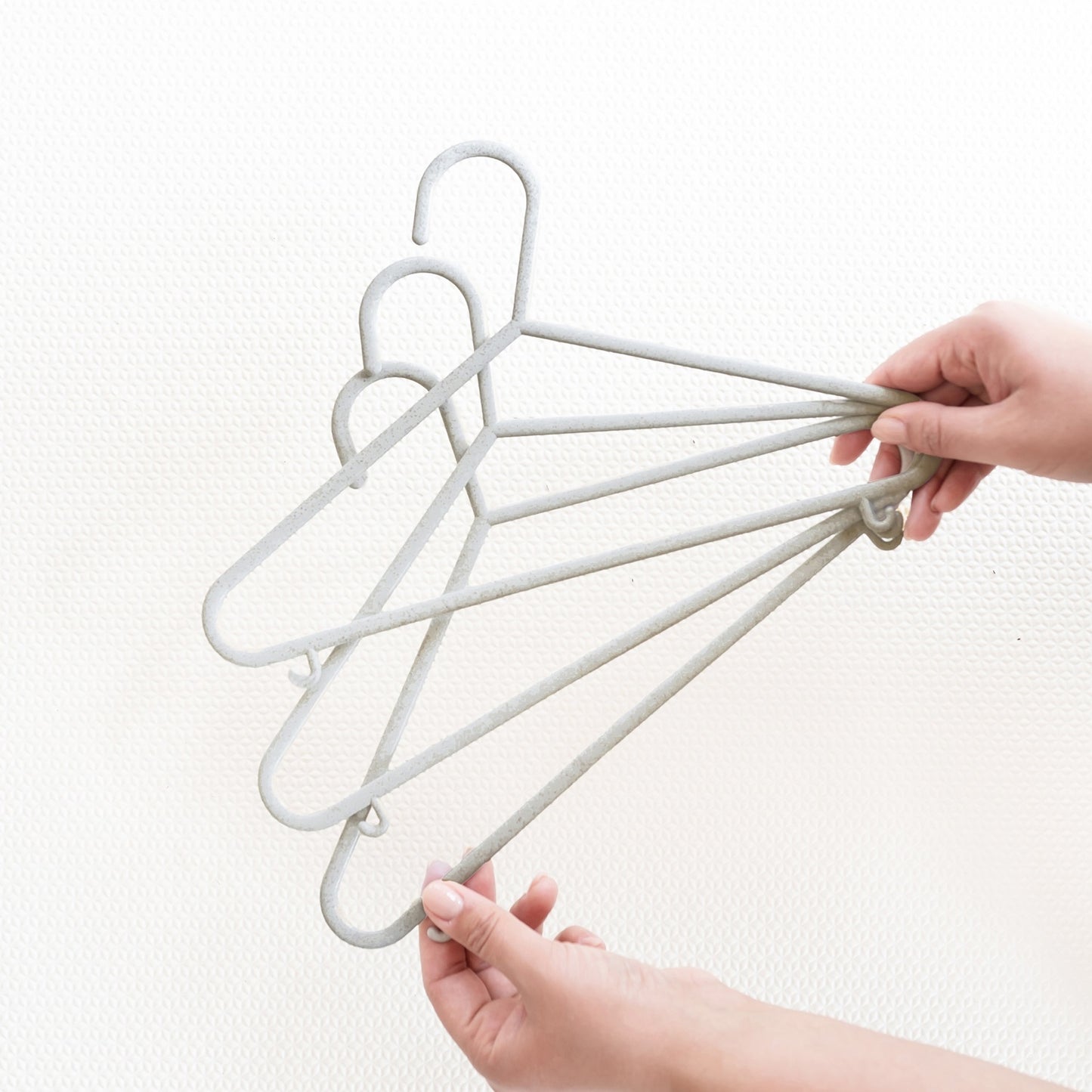 grey wheat straw hangers (30 per set)
