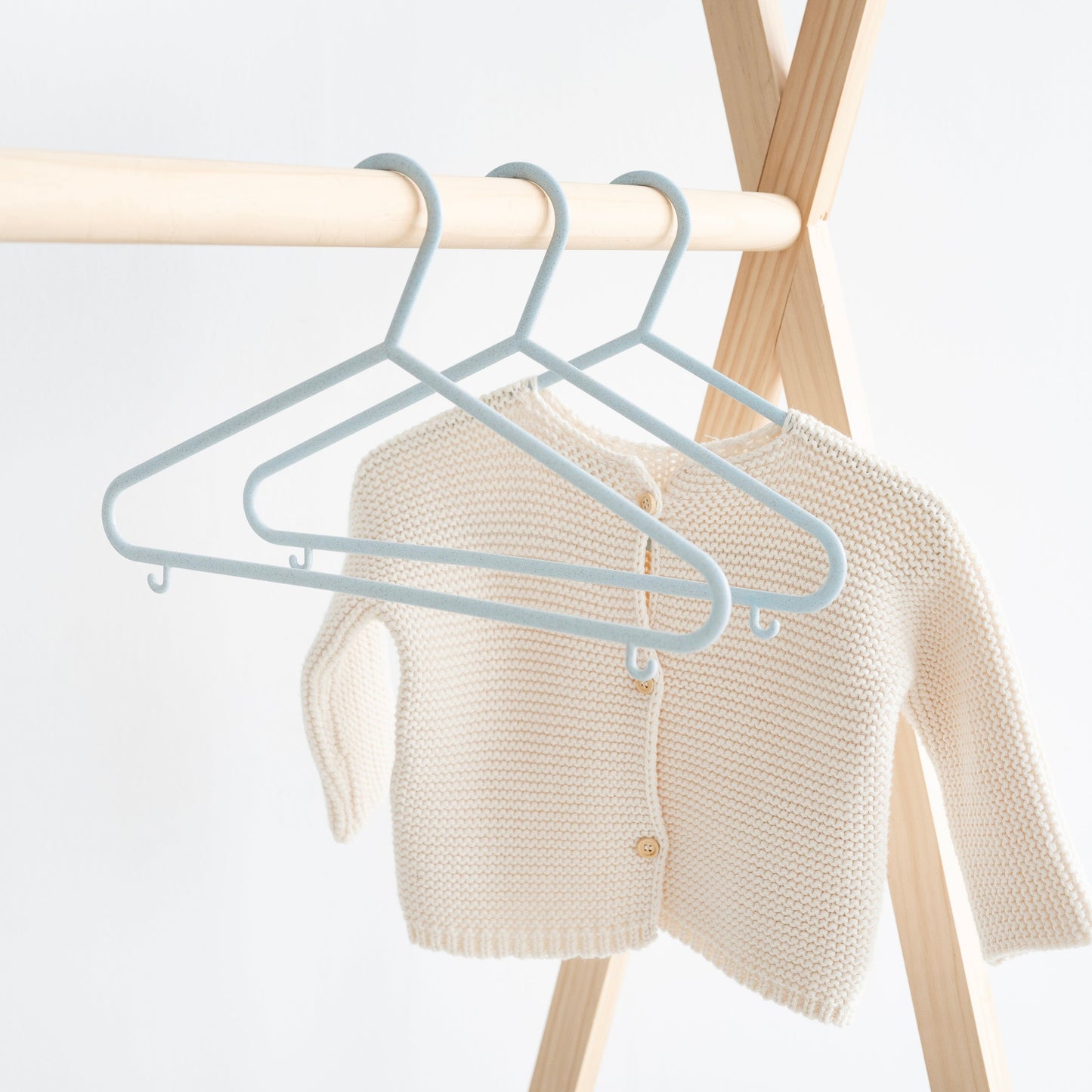 blue wheat straw hangers (30 per set)