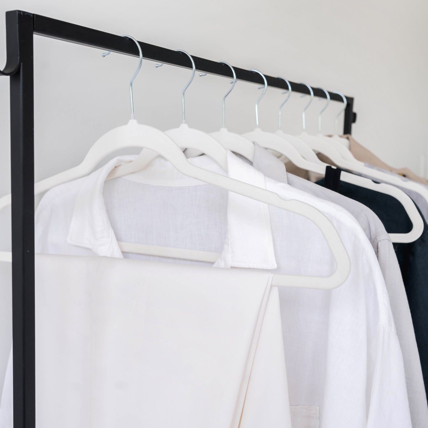 cream adult velvet non-slip hangers (30 per set)