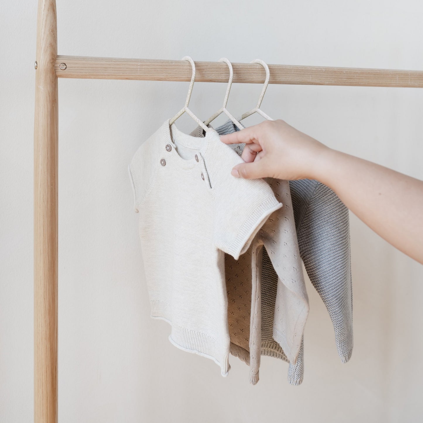 cream wheat straw hangers (30 per set)